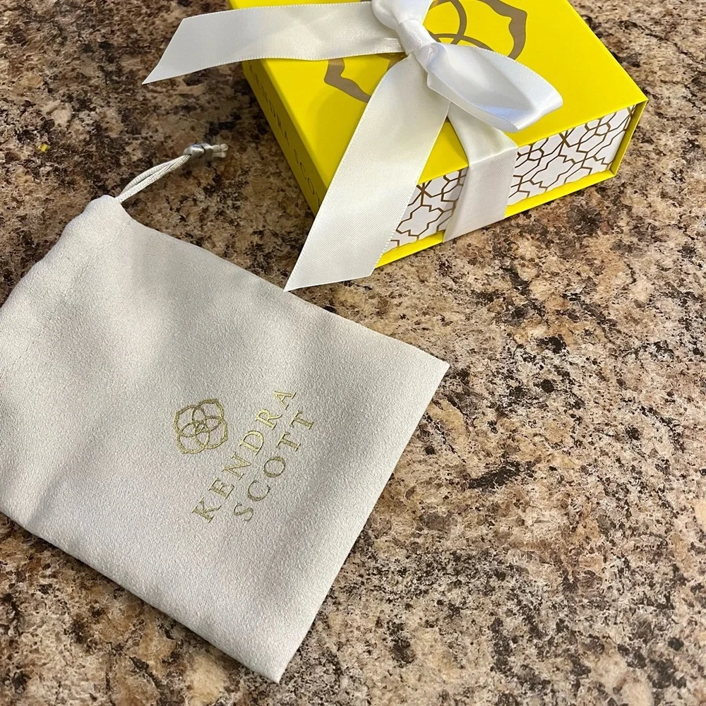 Kendra Scott Gift Box Set - Picture 1 of 4